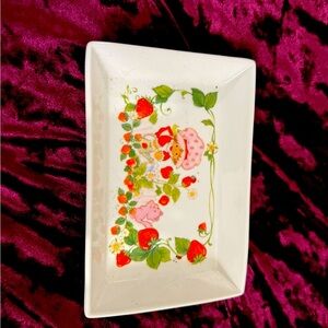 Does kill strawberry shortcake, trinketb tray